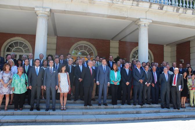 Foto de familia del Foro de la Profesión Médica, la ministra Ana Mato y el presidente del Gobierno, Mariano Rajoy.
