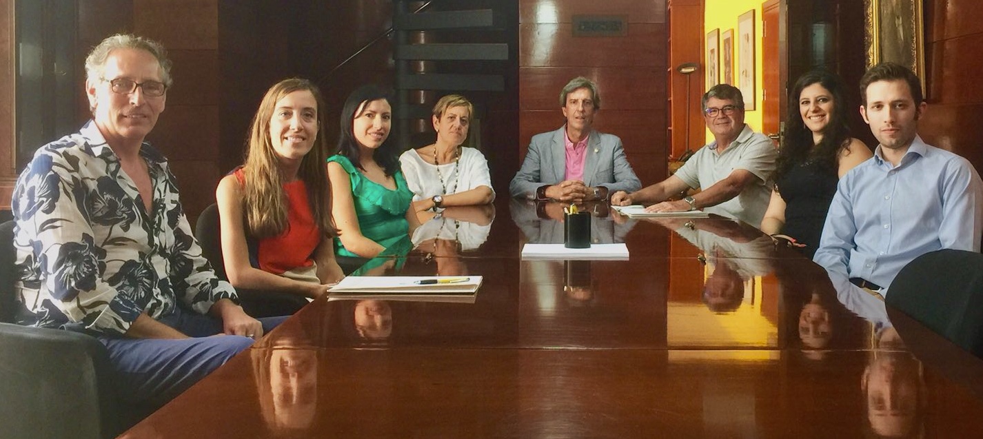 Los Dres. Losada Villa, Muñoz Moreno-Arrones, Sandoval Insausti y Oscullo Yépez reciben los