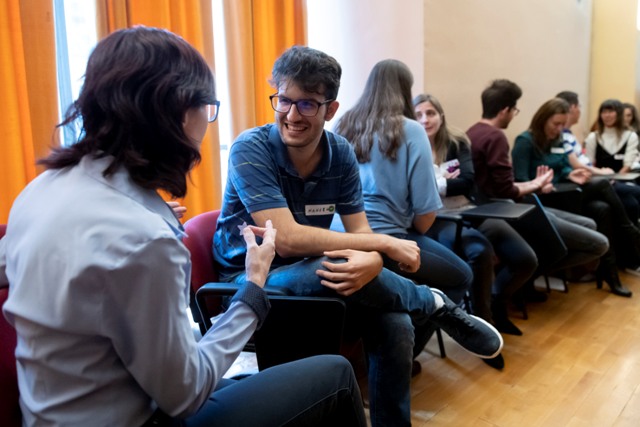 Facilitar recursos y técnicas a los profesionales médicos para aplicar en consulta un estilo motivacional
