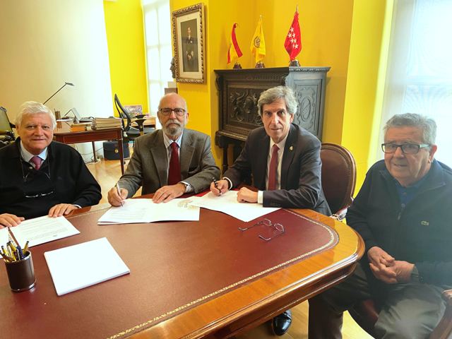 Acto de la firma del acuerdo con la Asociación de Antiguos Médicos del Hospital Gregorio Marañón