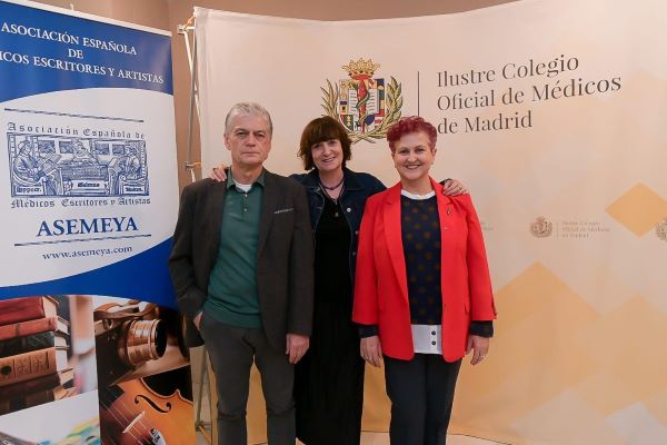 Dr. Alberto Infante. presidente de ASEMEYA, periodista Rosa Montero y la Dra. María Saínz