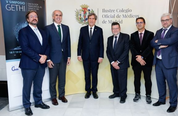 Pie de Foto: Dr. Jesús GarcíaDonas Dr. Álvaro Rodríguez Lescure Dr. Ramón de las Peñas D. Enrique Ruiz Escudero Dr. Miguel Ángel Sánchez Chillón D. Juan Carrión Tudela Coordinador científico del V Simposio GETHI Presidente del Sociedad Española de Oncolog