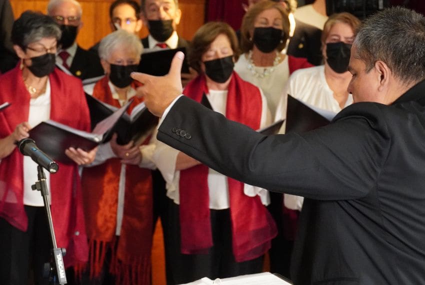 El coro del ICOMEM reúne a 232 médicos españoles  para cantar en memoria de los sanitarios  víctimas del covid-19